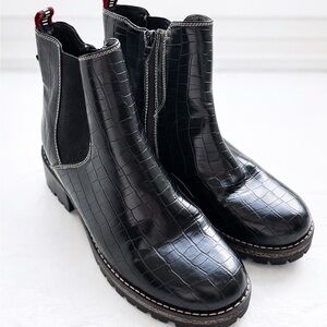 Elegant Black Croc-Embossed Heeled Boots